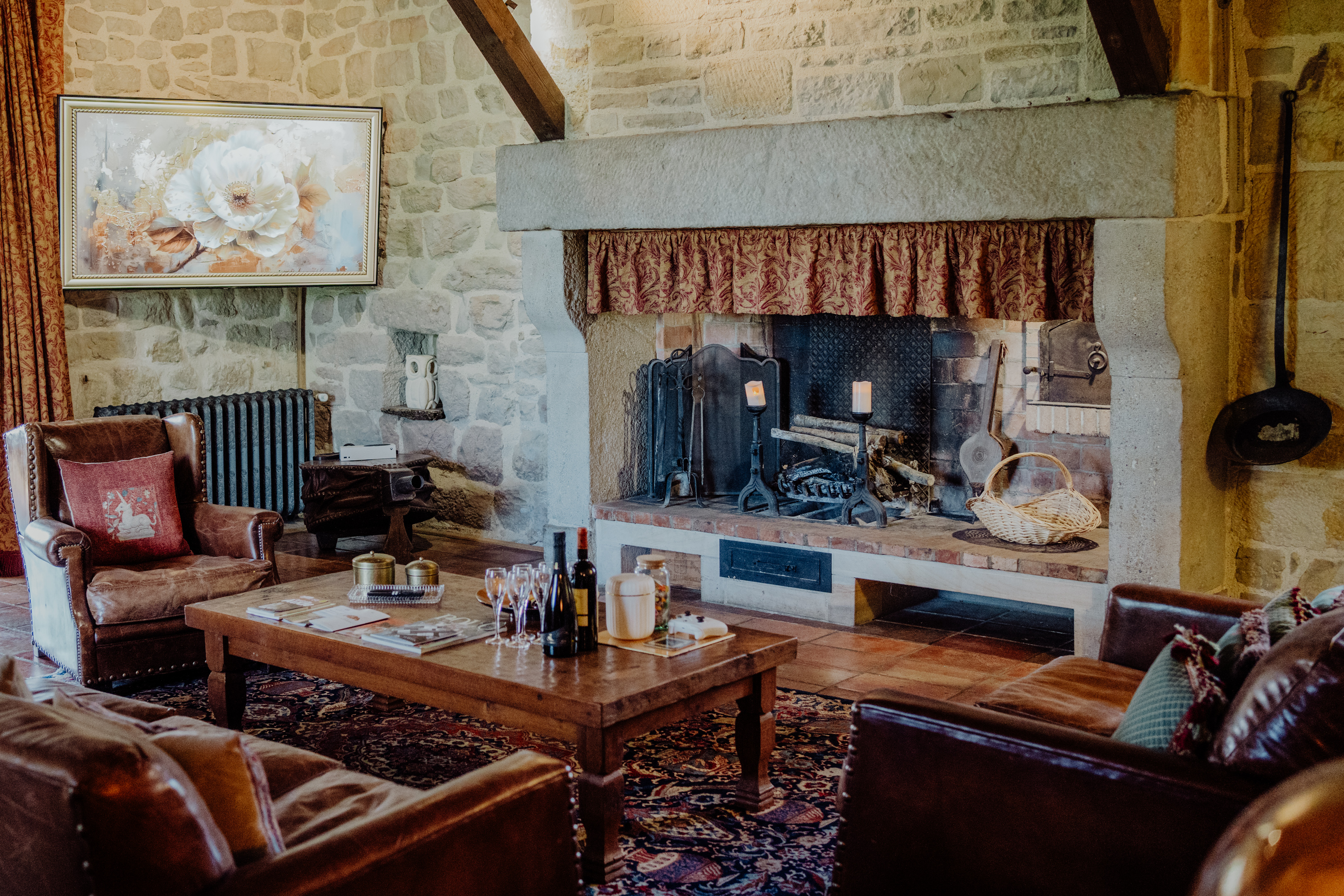 Table du petit-déjeuner dressée au Château de Tournou