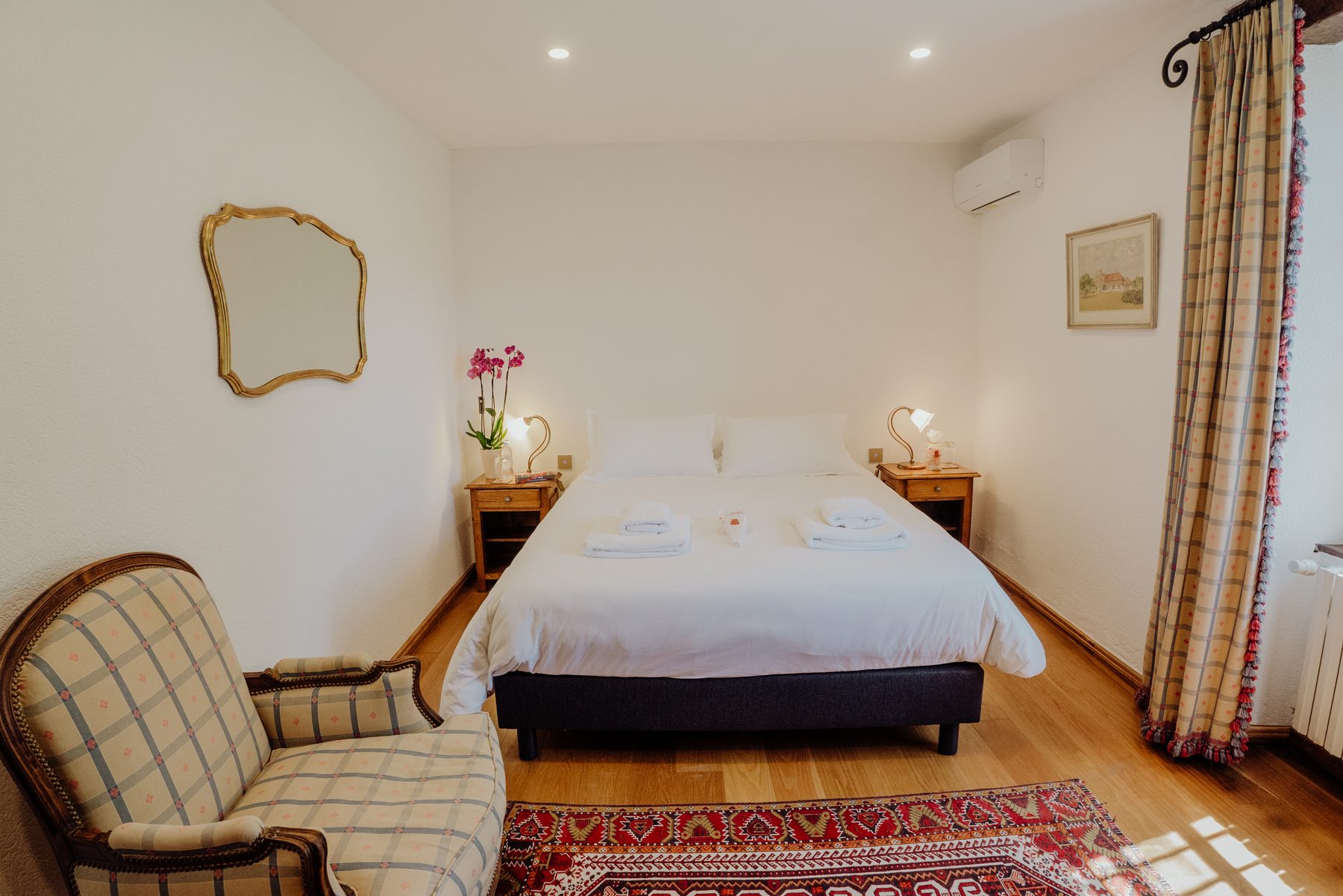 Garden Room at Ch&acirc;teau de Tournou, a bright ground-floor bedroom