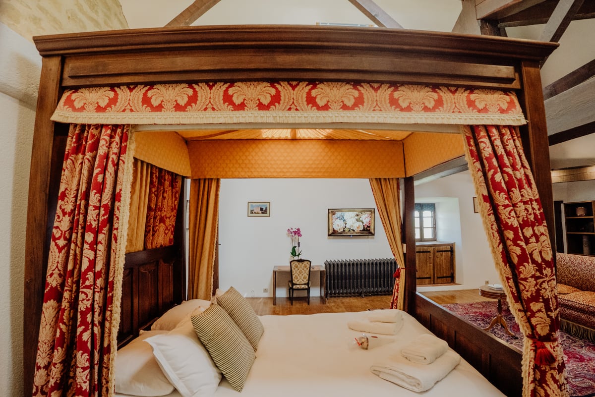 Four-poster suite for a luxury family stay at Château de Tournou