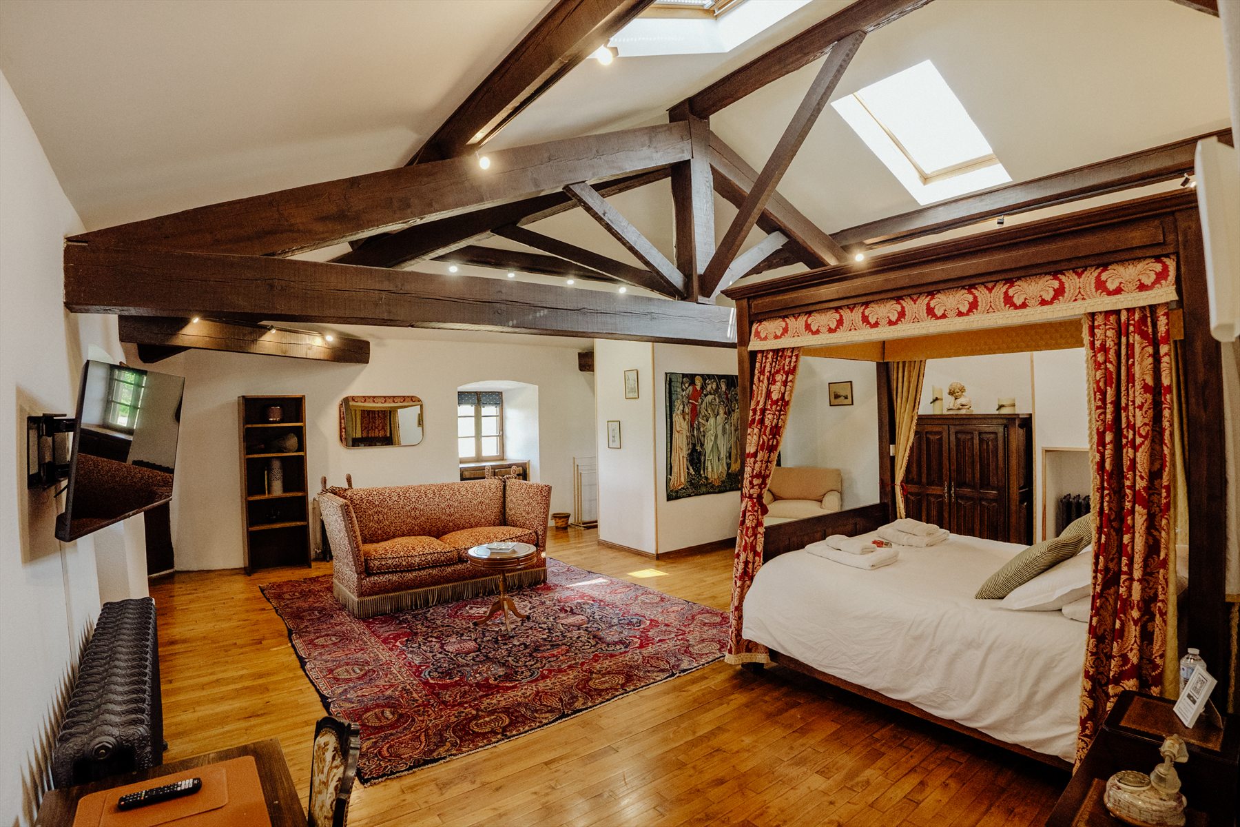 Additional view of the Canopy Suite near the library